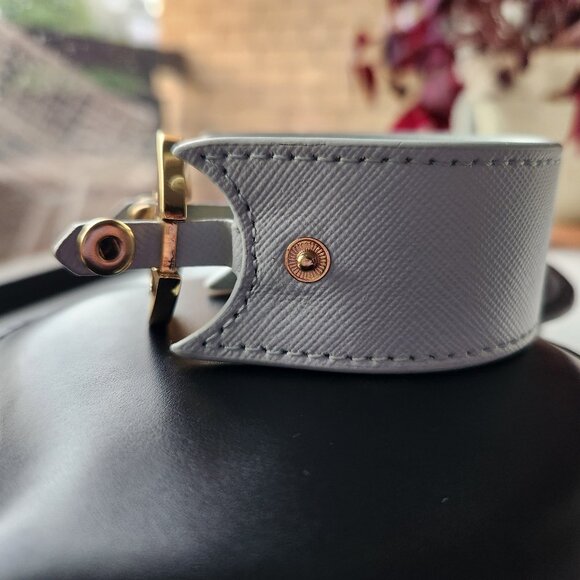 🎁 Tory Burch Light Blue-Gray Leather Logo Bracelet - Picture 8 of 13